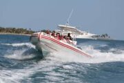 Exclusive Love Boat Charter Dubai