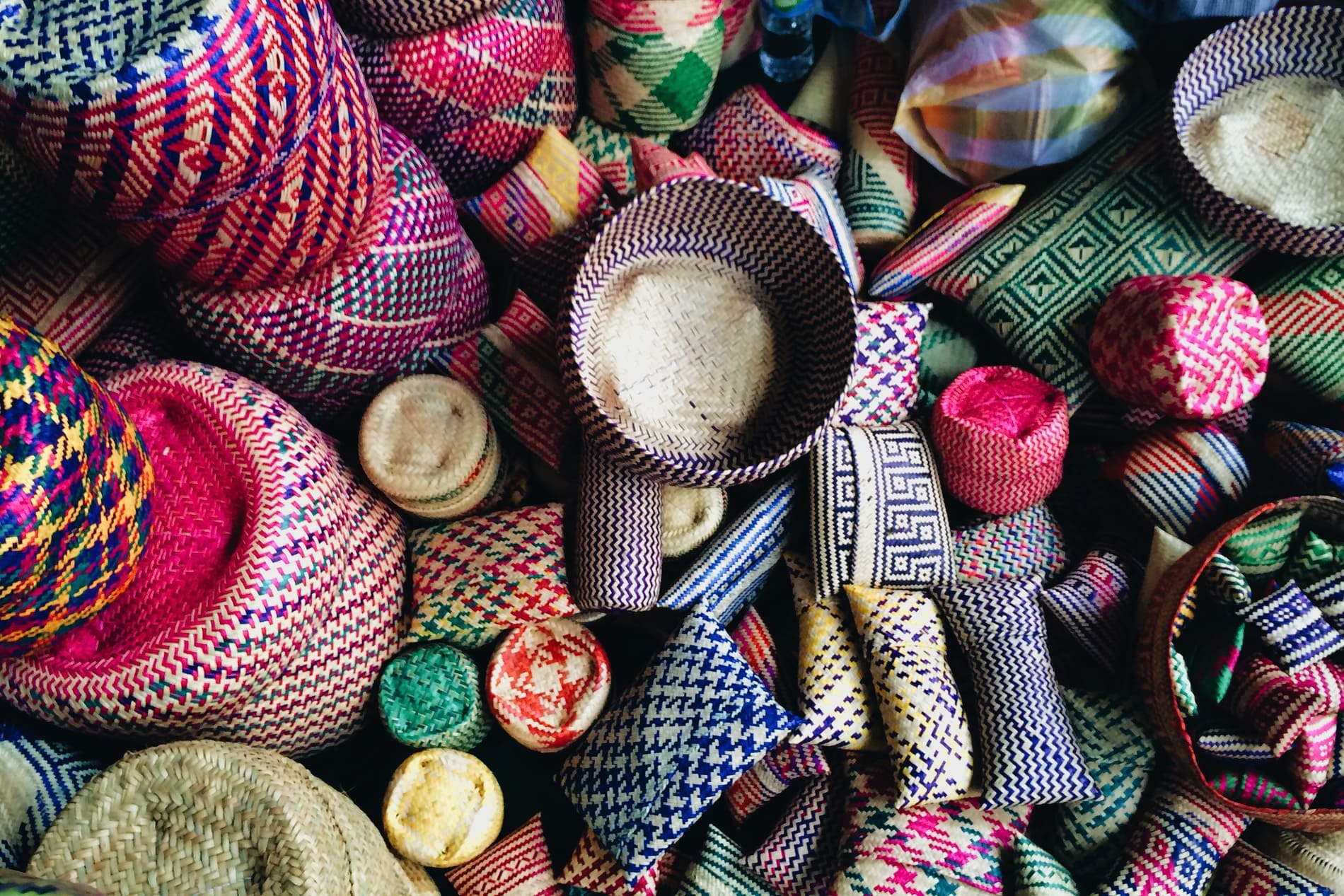 Local Handcraft Women's Handicraft Center Abu Dhabi - VooTours Tourism