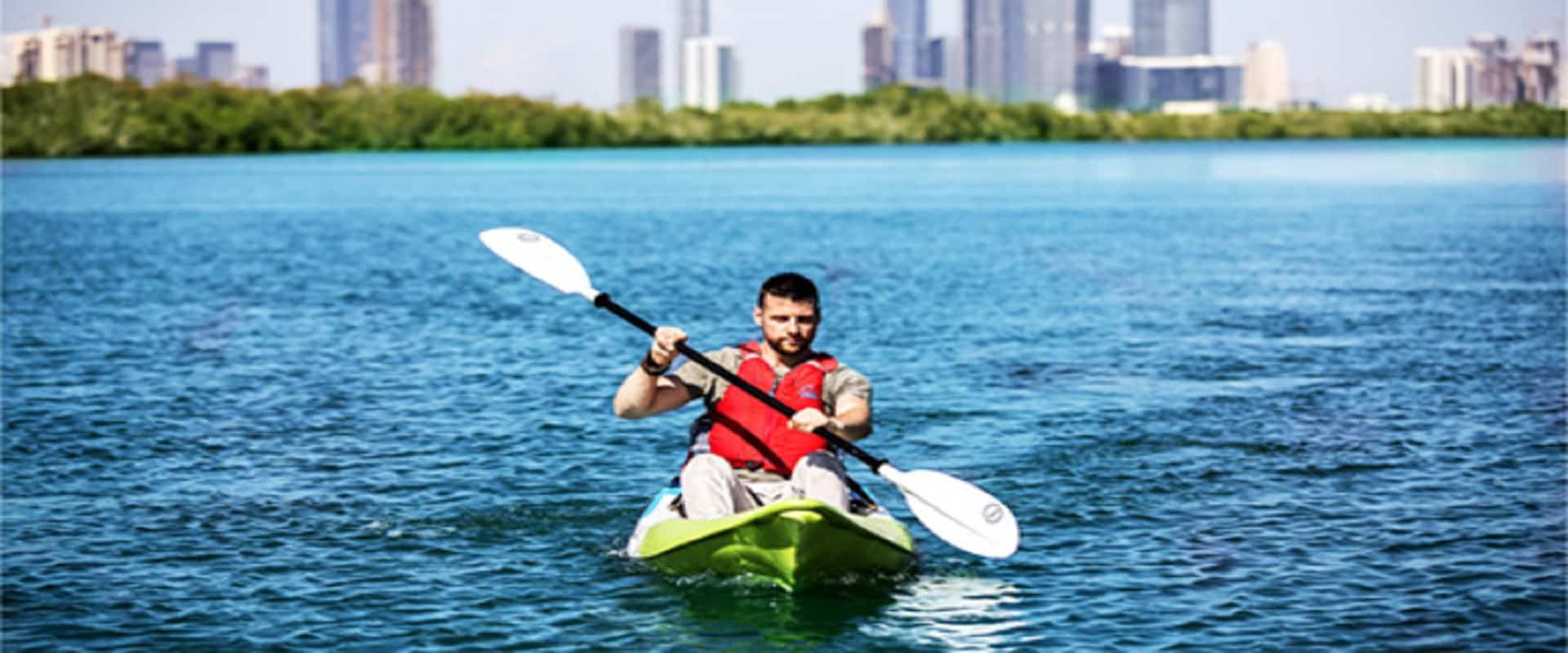 Mangrove Kayaking në Abu Dhabi