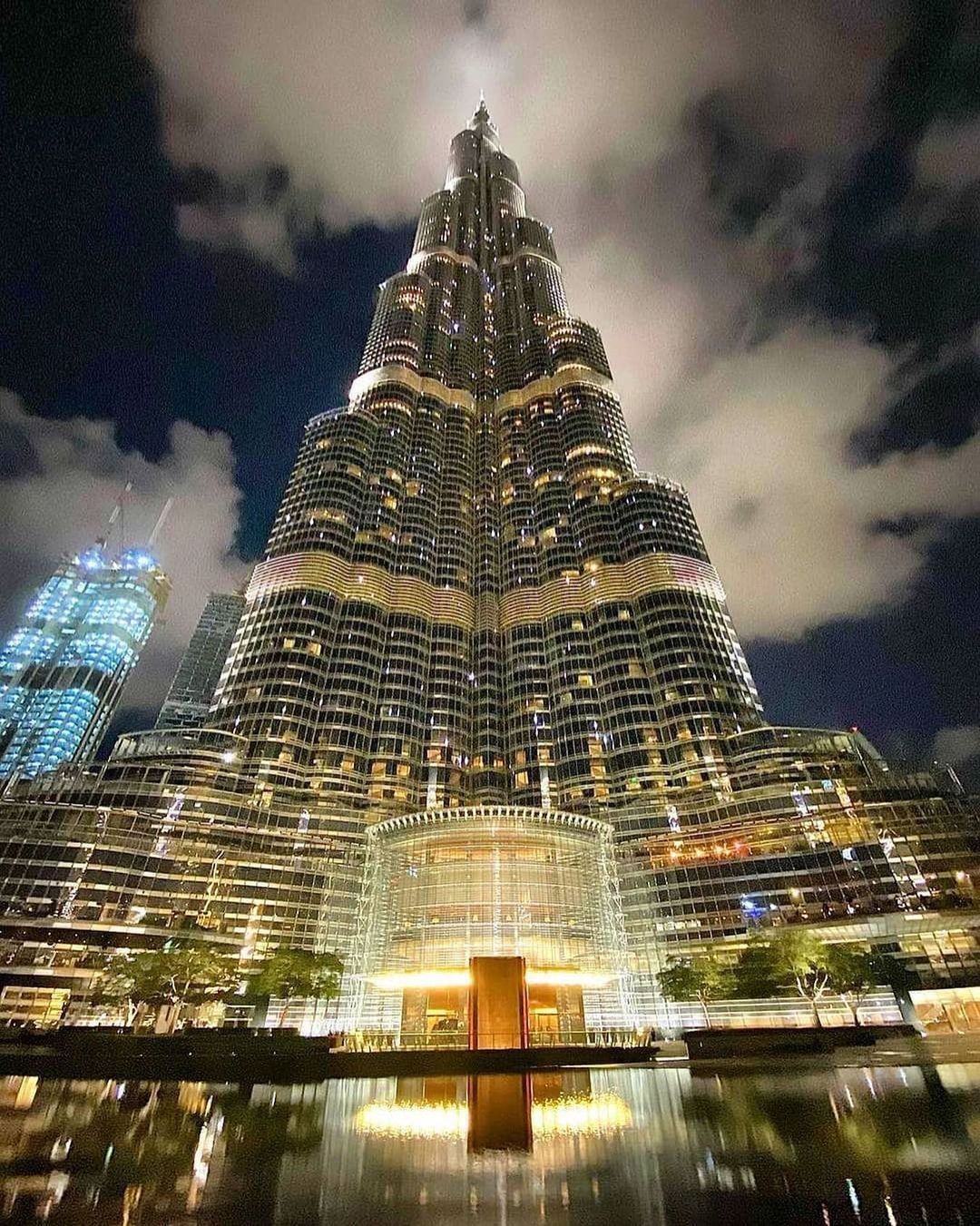 Burj Khalifa With The Cafe