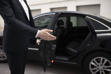 Abu Dhabi Airport Transfer with Luxury Cars