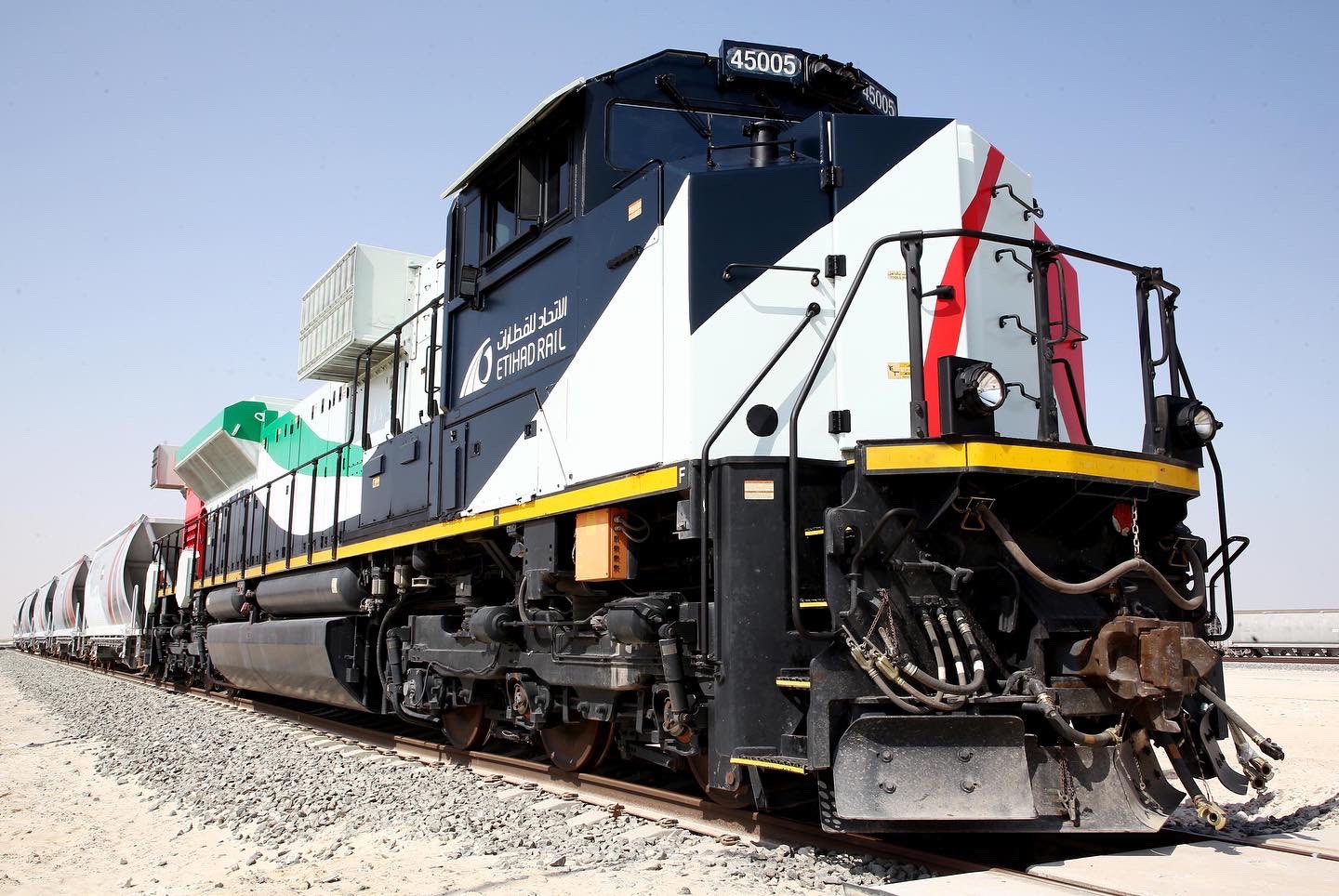 Etihad Rail locomotive painted with the UAE flag design