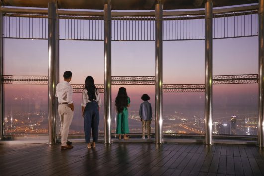 In cima, Burj Khalifa – Terrazza panoramica al tramonto