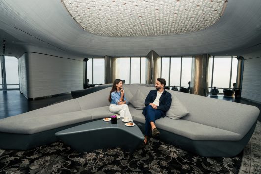 Interno della lounge del Burj Khalifa – Diurno