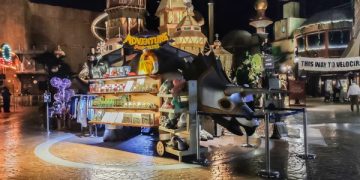 IMG Worlds souvenir shop Adventure Fortress merchandise kiosk toys gifts