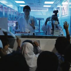scientists teaching children in aquarium lab educational program
